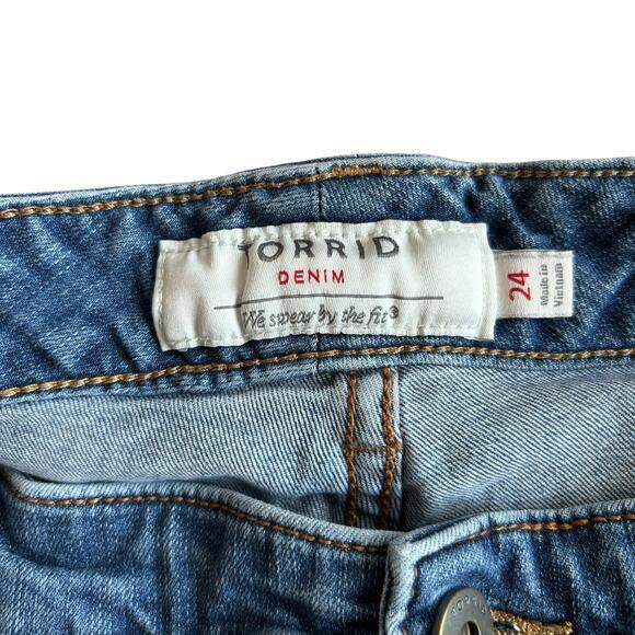 TORRID Distressed Cut Offs Denim Jean Shorts Stretch Size 24 - Picture 4 of 6